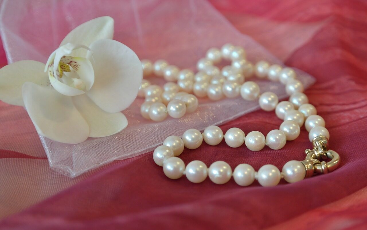 pearls, chain, silk, jewellery, sensual, pearl necklaces, necklace, gold, white, glittering, woman, decorating, beautiful, decorative, trinket, pearls, pearls, pearls, pearls, pearls, jewellery, jewellery, jewellery, necklace, necklace, necklace