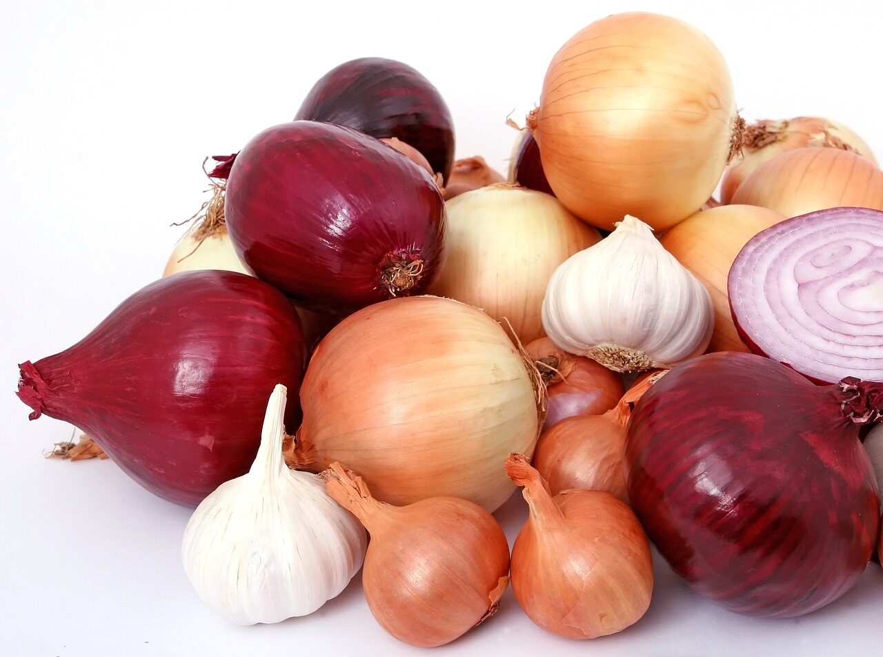 onions, garlic, vegetables, common onion, herbs, bulb onion, sliced, food, ingredient, food photography, bulb, ingredients, onions, onions, onions, onions, onions, garlic, vegetables