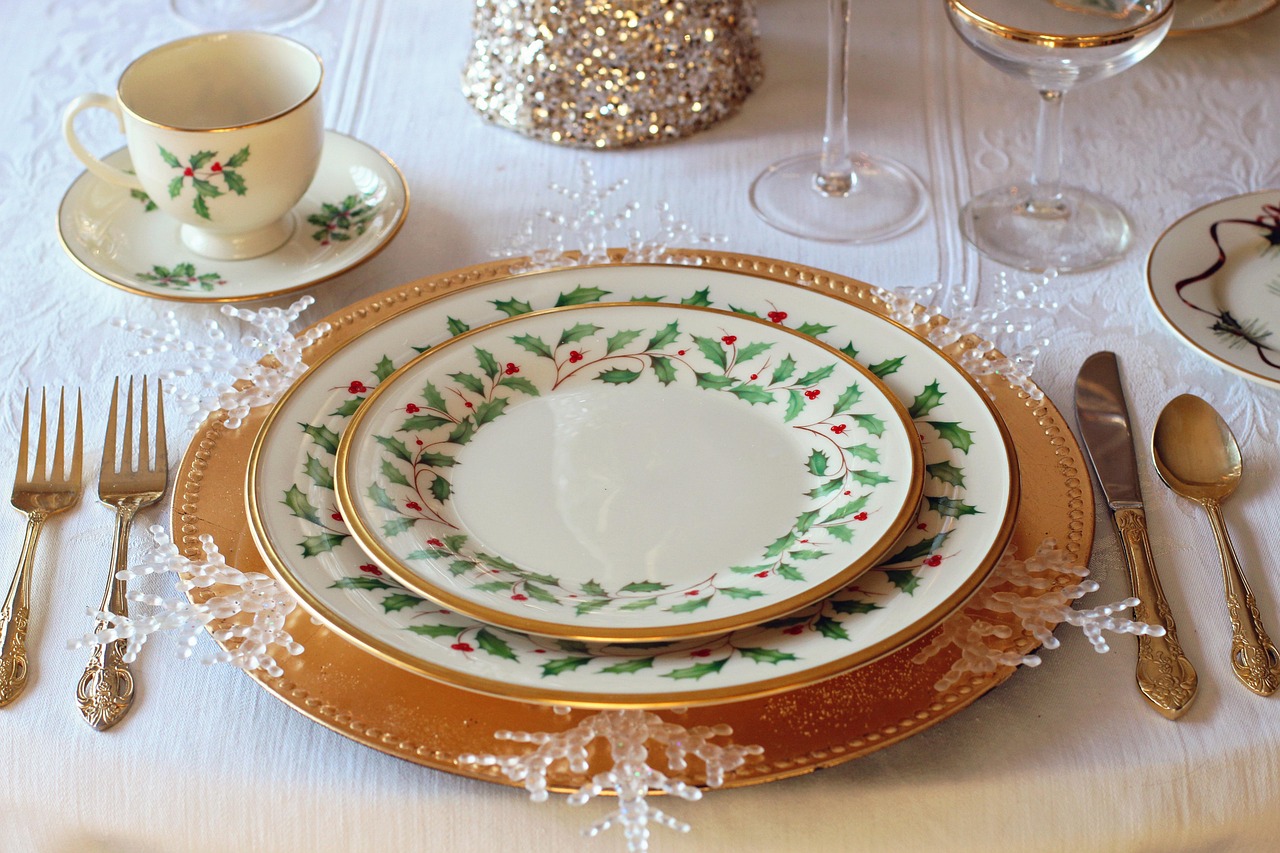 table setting, christmas, holiday, celebration, party, christmas table, christmas dinner, dinner, table, food, decoration, plate, setting, meal, traditional, dining, season, festive, christmas, christmas dinner, plate, plate, plate, plate, plate