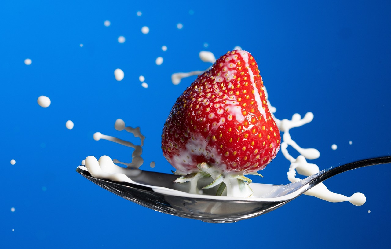 milk, strawberry, spoon, food, meal, yummy, fruit, high-speed photography, macro photography, blue, drops, macro, liquid, wet, splash around, splash, milk, milk, strawberry, strawberry, strawberry, strawberry, strawberry, food