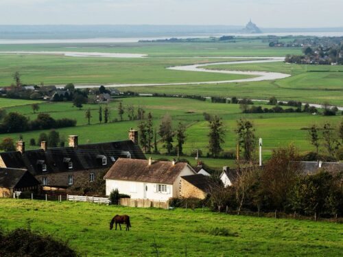 village, farms, horse