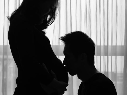 silhouette of man and woman kissing