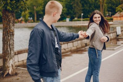 Kaip suvilioti vyrą? Septyni būdai jį sužavėti. Manau, laikas imtis ryžtingų veiksmų. Juk man jau trisdešimt metų, o vakarus vis dar leidžiu viena.