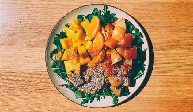 Kaip teisingai valgyti mangą fruktovyj-salat-iz-mango-s-jogurtom-4553082