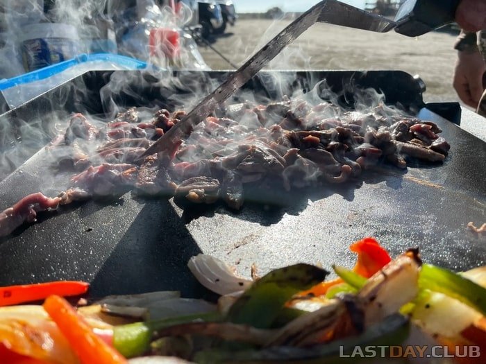 Nuotrauka: nesvarbu, ar kepate, troškinate ar kepate elnienos mėsą, visada turite stebėti jos vidinę temperatūrą.