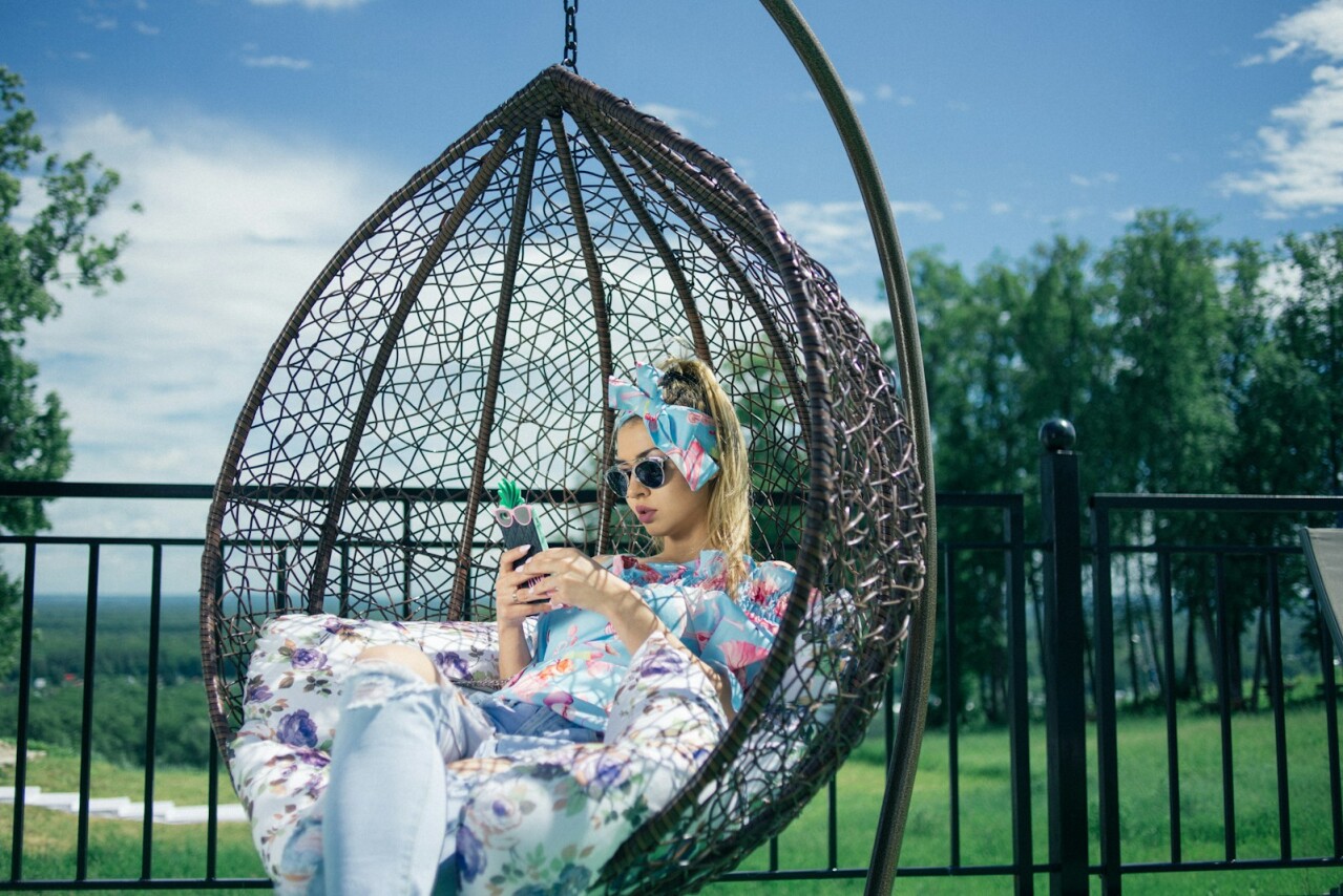 woman on black hanging chair