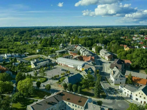 Priekulė: istorijos ir gamtos lopšys Minijos pakrantėje – nuo senovės kaimo iki atgimstančio miesto su dvarais ir muziejais