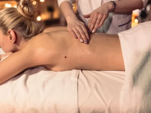 Erotinis masažas ir erotiniai masažuokliai: rytietiškas Nuru masažas