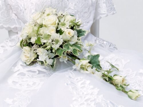 Šio sezono vestuvių mados diktatorės krizės kauniečiai nepaiso