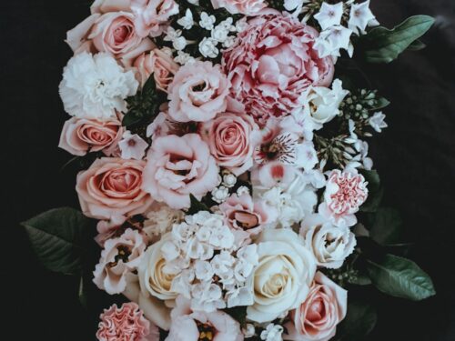 white and pink petaled flower arrangement